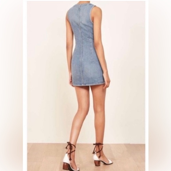 Reformation Colby Denis Dress in denim wash. Size 2 in perfect conditions! - Picture 2 of 7